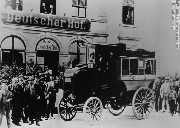 An Omnibus in Berlin (1898)